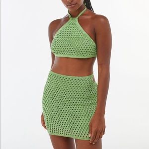 This beautiful 2 piece set in green metallic